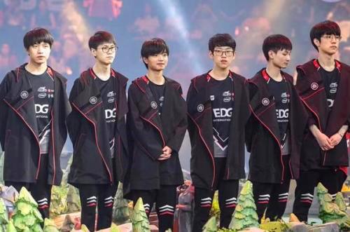 进攻中充当 进攻中充当