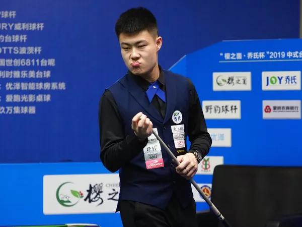 由人在8场 由人在8场