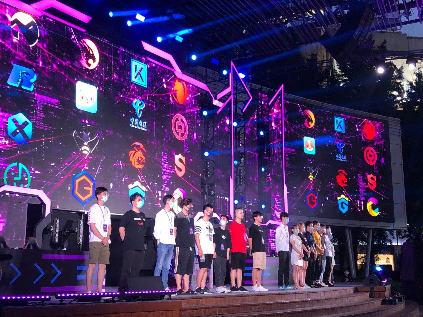 一个冷静 一个冷静